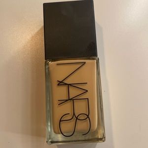 NARS Light Reflecting Foundation